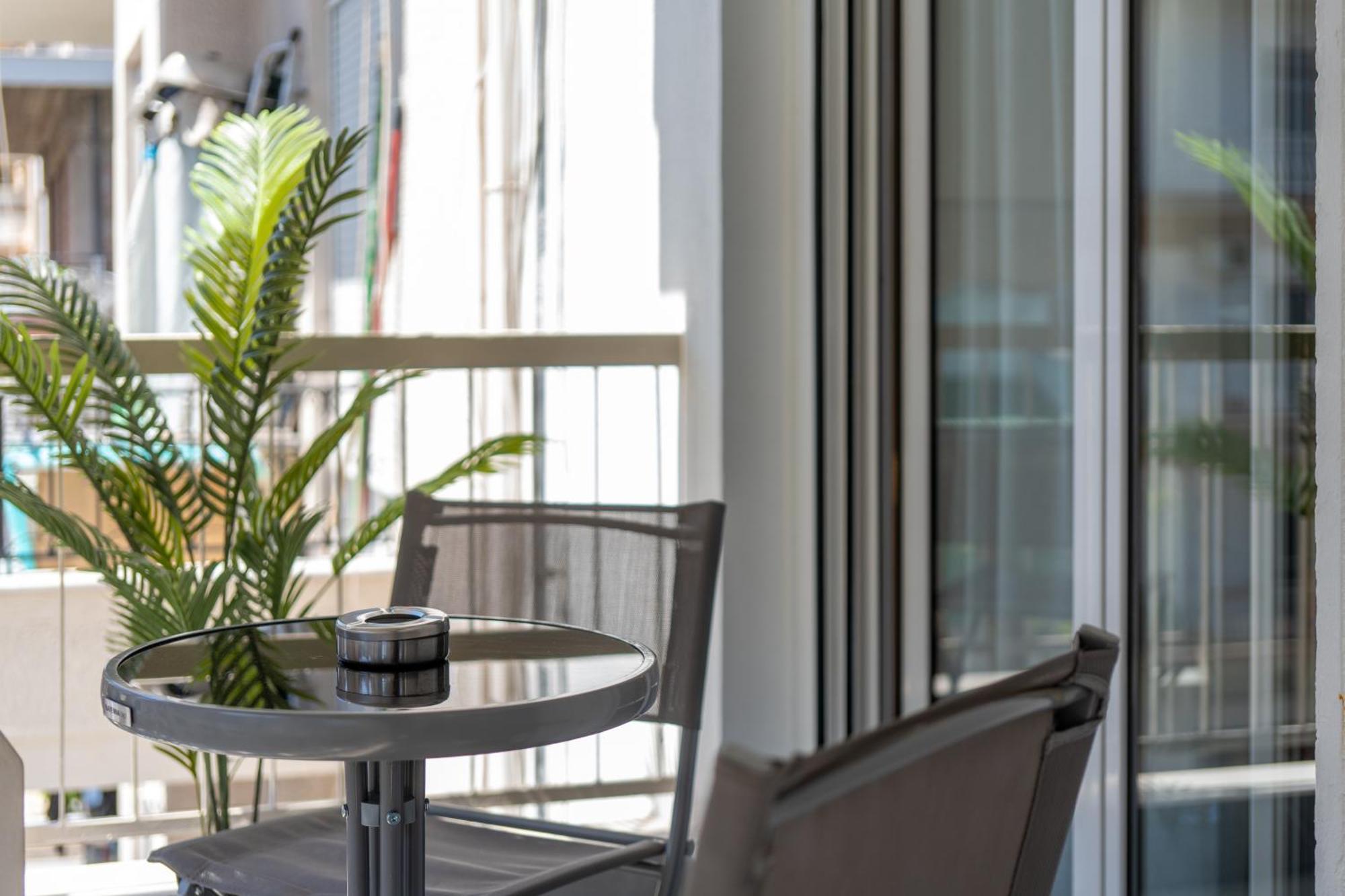 Modern Apartment *